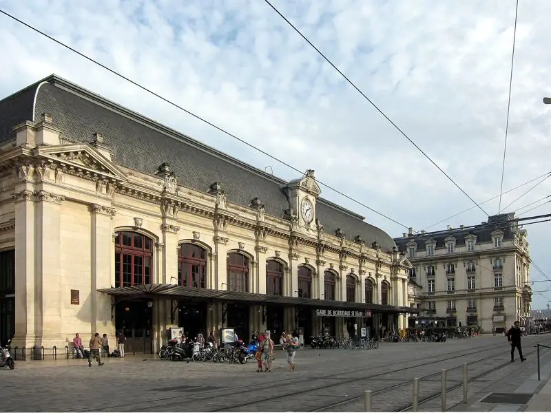Façade de la gare Bordeaux Saint-Jean, VTC gare Saint-Jean
