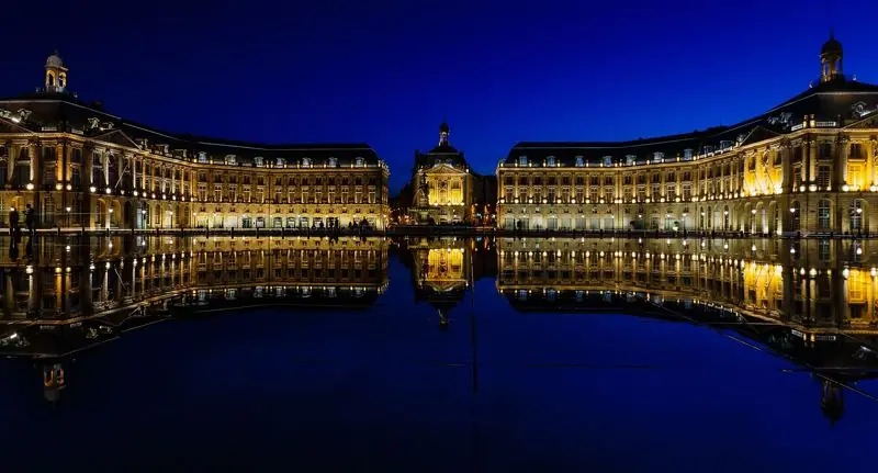 Place de la Bourse à Bordeaux, départ de votre VTC avec chauffeur privé