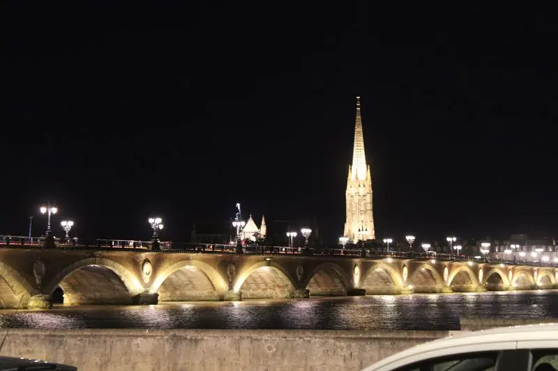 Pont de pierre à Bordeaux, mise à disposition d'un chauffeur privé